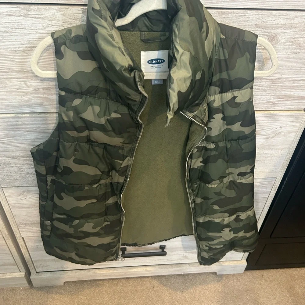 Old Navy Women's Frost Free Camo Camouflage Green Fleece Lined Vest